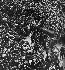 El multitudinario entierro de Durruti en Barcelona, la ciudad donde vivió gran parte de su vida.