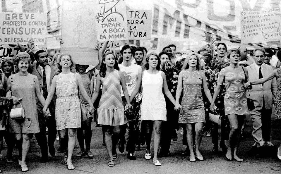 Mujeres manifestándose en 1968 en el céntrico barrio de Río.