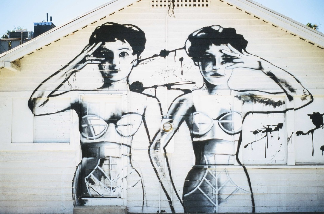 art-graffiti-women-wall